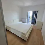 Ana *