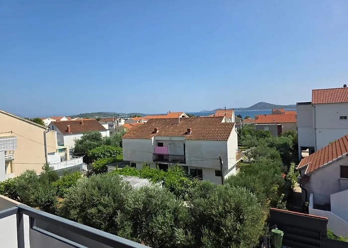 Ana Vikendica Vodice