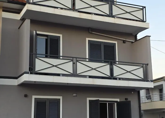 Ana Vikendica Vodice